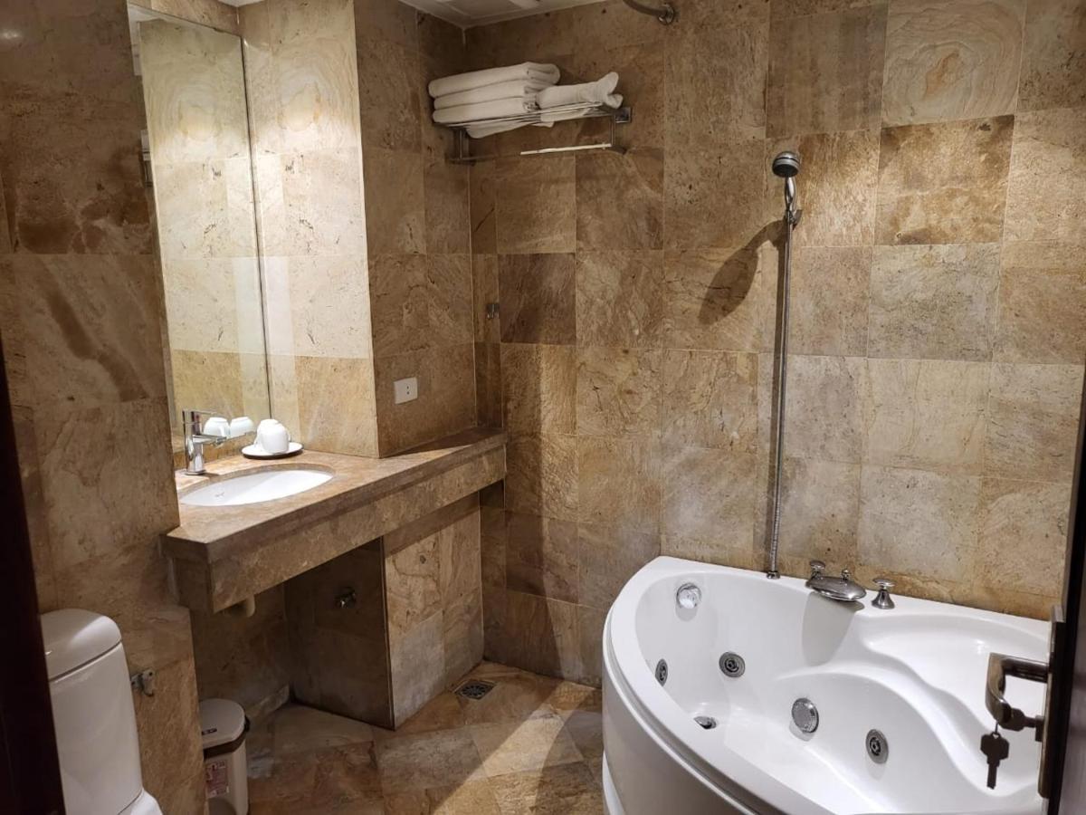 The Pilgrim Boutique Hotel Ханой Екстериор снимка